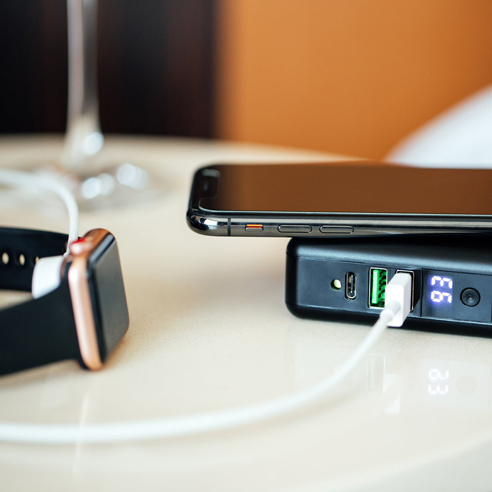 adonit-travelcube-powerbank-6700-mah-mit-qi-wireless-charger-und-reiseadaptern image 5