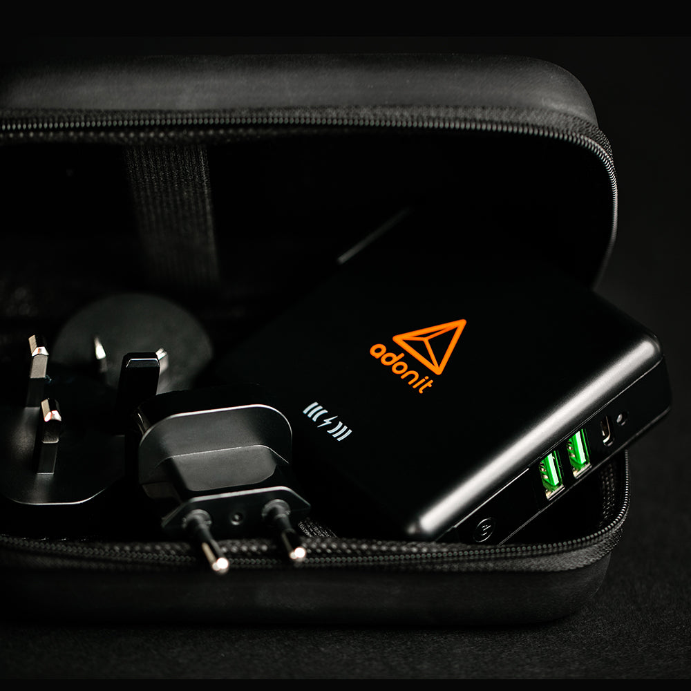 adonit-travelcube-powerbank-6700-mah-mit-qi-wireless-charger-und-reiseadaptern image 2